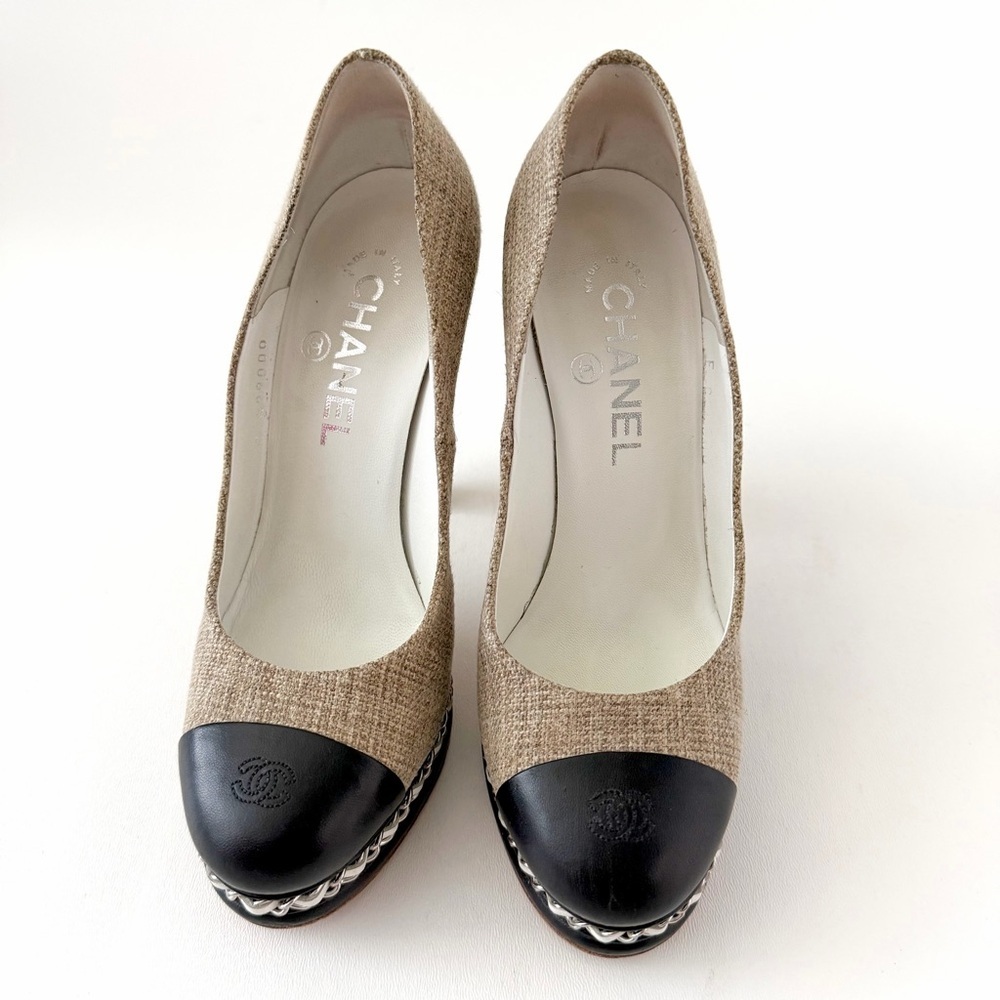 CHANEL | Beige Tweed & Black Cap Toe Platform Pumps with Chain Detail EU 37 - Picture 5 of 16